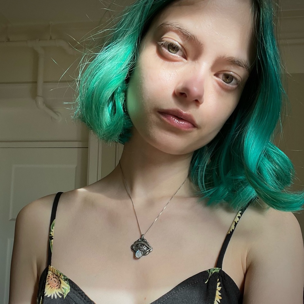 Hi, I’m Jennifer. 🌿🖤